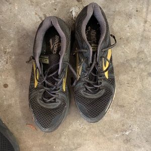 Brooks GTS seventeen men size 12